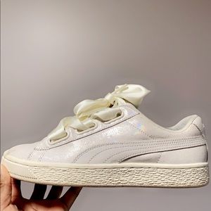 Women’s PUMA White Basket sneakers